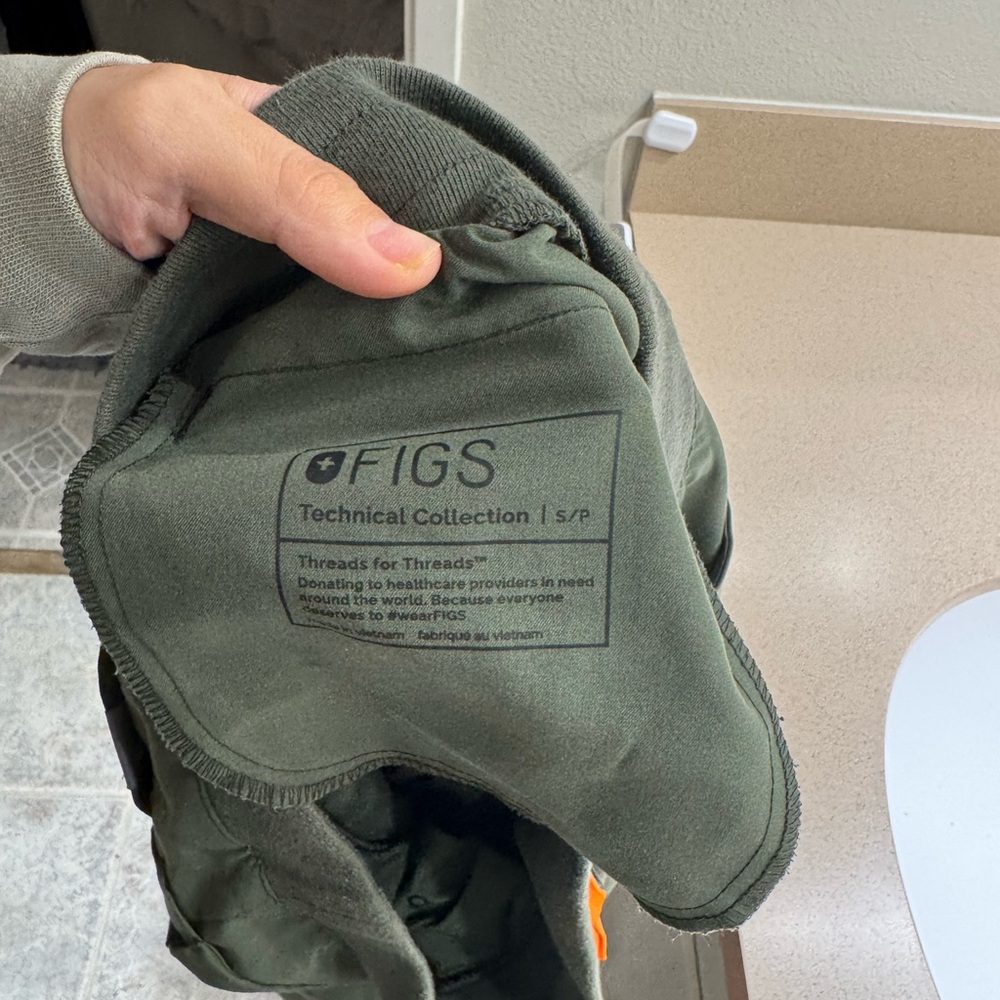 Figs moss green joggers - Picture 4 of 5